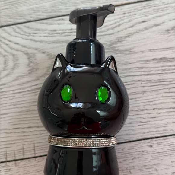Bath & Body Works Halloween Cat Soap Dispenser - Black and Green NWT - Picture 3 of 8